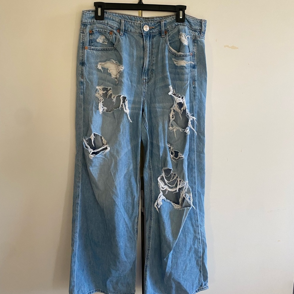 American Eagle ripped jeans!